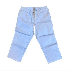 Liz Claiborne Chelsea Jean, Straight Leg, Crop Length, Stretch Jean.